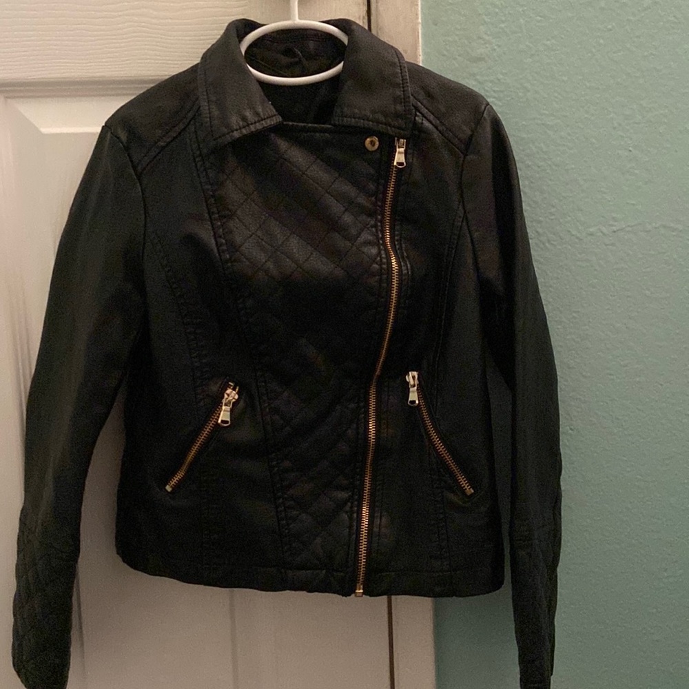 Kids black leather jacket. M (7/8). USED